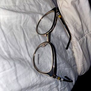 Im selling frames/ glasses they are men and female